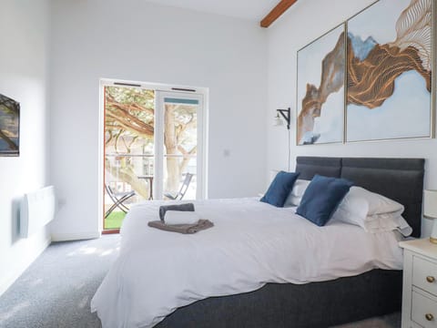 3 bedrooms, individually decorated, individually furnished, free WiFi