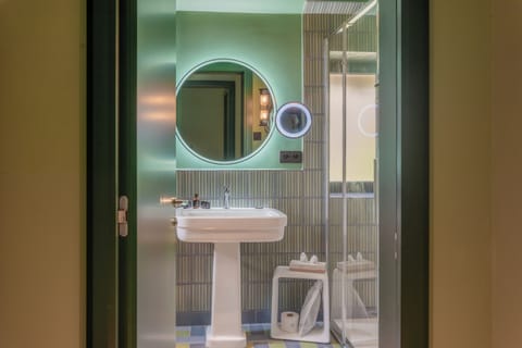 Deluxe Double Room, Balcony, Lake View | Bathroom | Shower, hair dryer, bathrobes, slippers