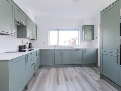Dishwasher, cookware/dishes/utensils
