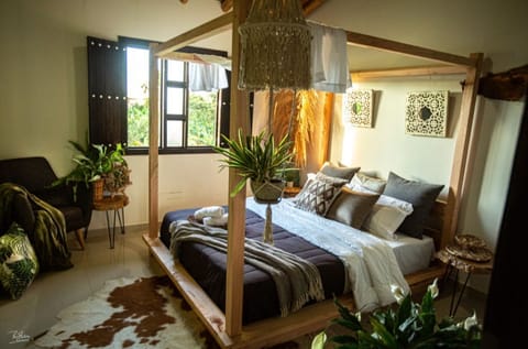 Design Double Room, 1 Queen Bed, Private Bathroom | Individually decorated, free WiFi