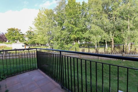 Apartment, 3 Bedrooms, Smoking, Patio | Property grounds