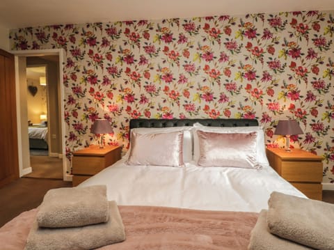 3 bedrooms, individually decorated, individually furnished, free WiFi