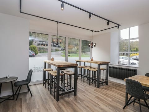 Cottage | Dining