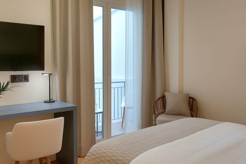 Deluxe Double Room | Free minibar items, in-room safe, desk, laptop workspace