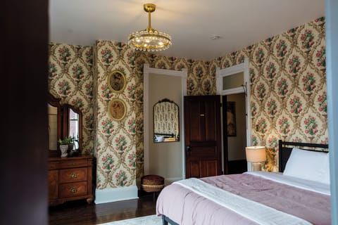 Luxury Double Room, 1 King Bed, Bathtub, Mountain View | Bathroom | Hair dryer, towels, soap, shampoo