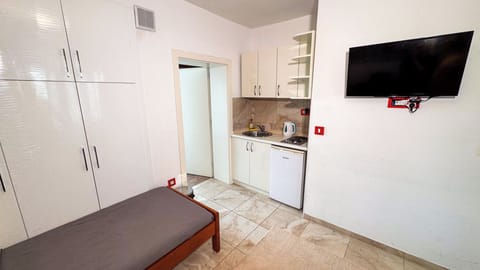 1+1 Family Room | Private kitchen | Mini-fridge, cookware/dishes/utensils