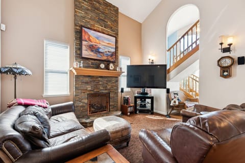 House, 5 Bedrooms | Living area | Smart TV, streaming services