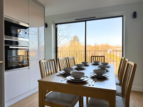 Comfort Townhome | In-room dining