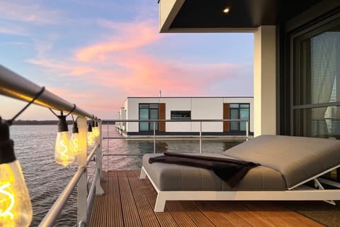 Mobile Home | Balcony