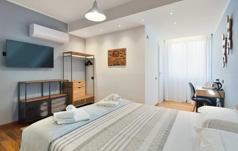 Luxury Studio Suite, Balcony, Park View | In-room safe, desk, laptop workspace, free WiFi