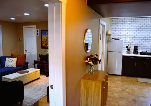 Shared Dormitory, 1 Bedroom, Accessible | Living room | Books