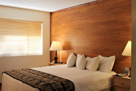 King Studio Suite, 1 King Bed, Kitchenette, Non Smoking | Free WiFi, bed sheets, wheelchair access