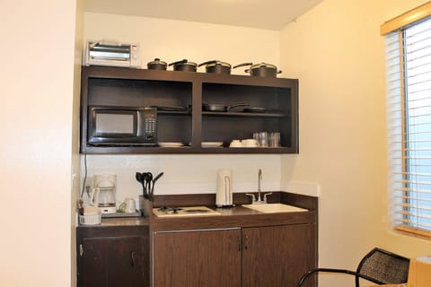 King Studio Suite, 1 King Bed, Kitchenette, Non Smoking | Private kitchenette | Fridge, microwave, coffee/tea maker