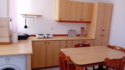 Apartment, 2 Bedrooms, Balcony, City View | Interior