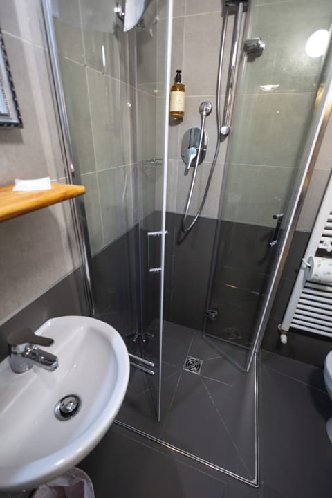 Classic Studio | Bathroom