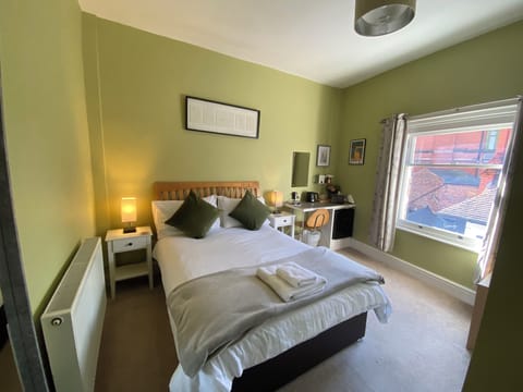 Double Room | Desk, iron/ironing board, free WiFi