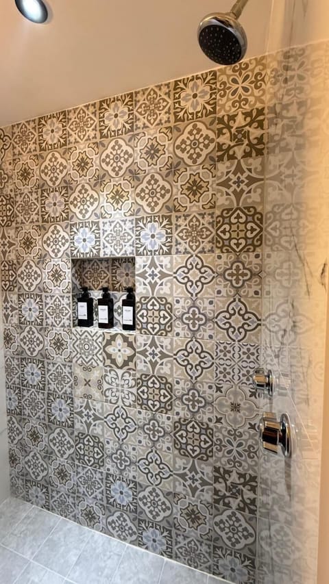 Shower, towels, soap, shampoo