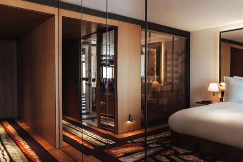 Deluxe Room, 1 Queen Bed | Premium bedding, minibar, in-room safe, iron/ironing board