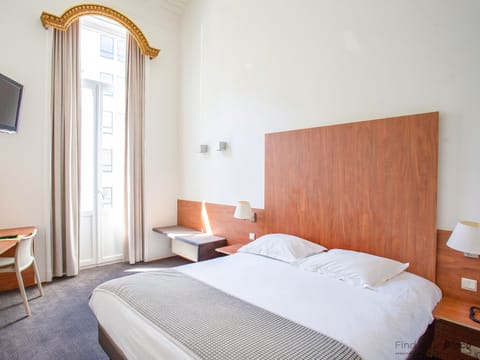 Standard Double Room | In-room safe, individually decorated, desk, soundproofing