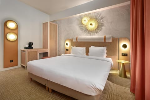 Superior Room | Minibar, in-room safe, desk, laptop workspace