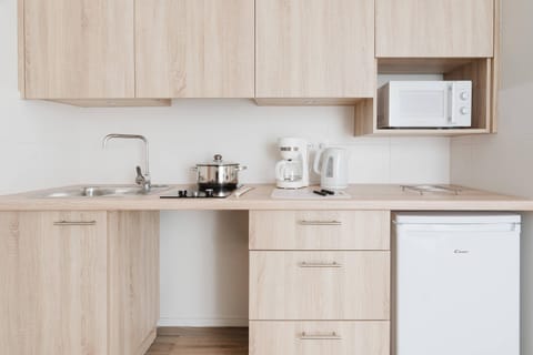 Studio | Free cribs/infant beds, free WiFi, bed sheets