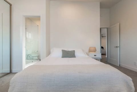 Superior Apartment | Blackout drapes, iron/ironing board, free WiFi