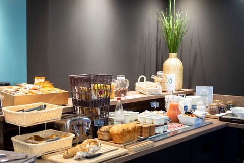 Daily continental breakfast (EUR 14.90 per person)