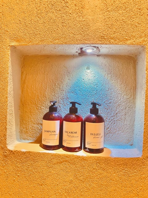 Royal Suite Gun Batimi, Deniz ve Havuz Manzarali | Minibar, in-room safe, desk, soundproofing