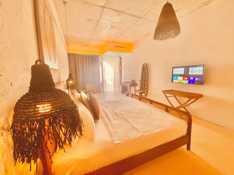 Ic Avlu Manzarali Oda (Kucuk Havuzlu) | Minibar, in-room safe, desk, soundproofing