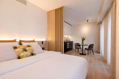 Comfort Studio | In-room safe, desk, laptop workspace, soundproofing