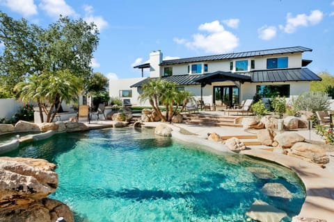 House | 5 bedrooms, high-speed internet