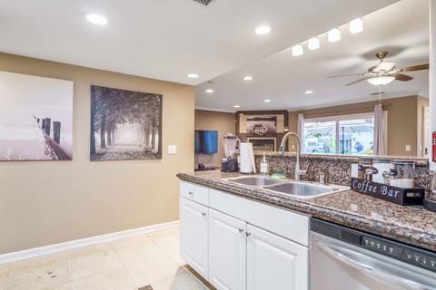 Apartment, Accessible | 3 bedrooms, Internet