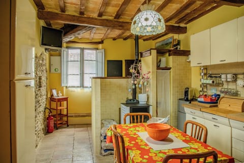 Apartment, Balcony | Private kitchen | Coffee/tea maker, electric kettle