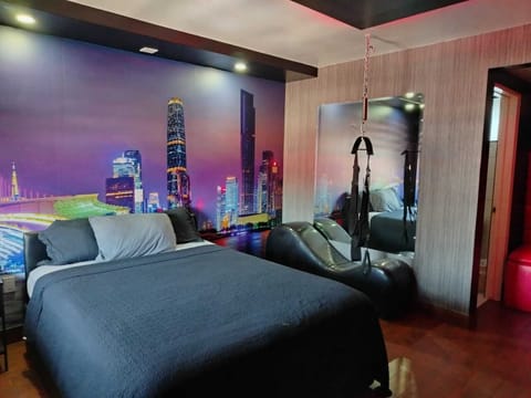 Deluxe Room, 1 King Bed | Laptop workspace, blackout drapes, iron/ironing board, free WiFi