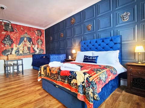 Exclusive Studio, Ensuite (Wizarding Studio Room) | Desk, iron/ironing board, free WiFi, bed sheets