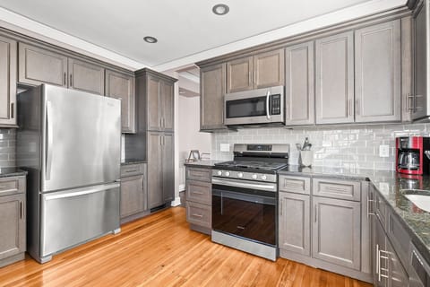 Comfort Duplex, 3 Bedrooms, Non Smoking | Private kitchen | Coffee/tea maker