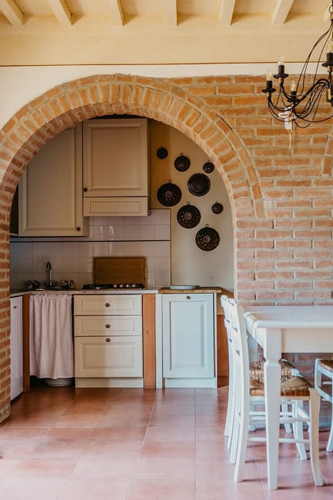 Apartment, 1 Bedroom | Private kitchen | Fridge, stovetop, toaster, cookware/dishes/utensils