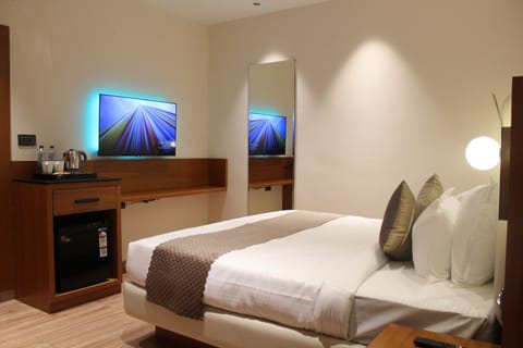 Deluxe Double Room | Desk, laptop workspace, free WiFi