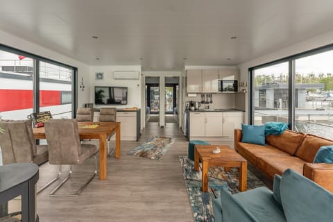 Mobile Home | Living room