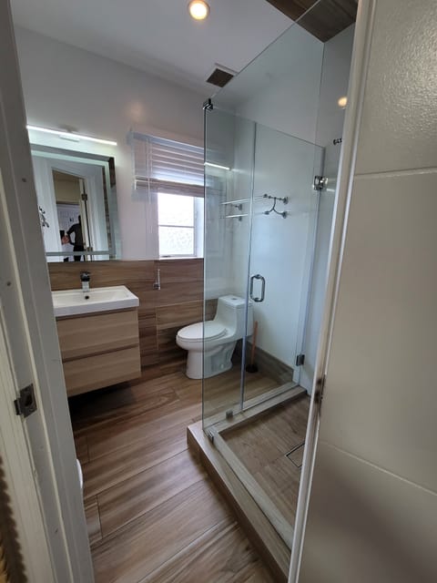 Premium Double Room, 2 Double Beds | Bathroom