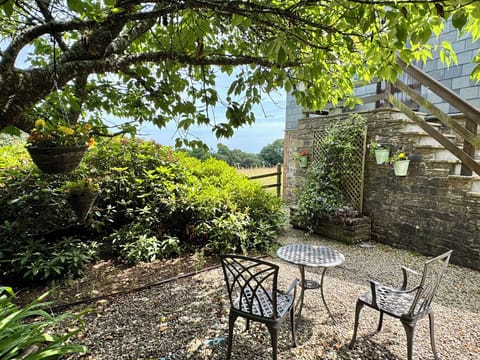 Cottage | Outdoor dining