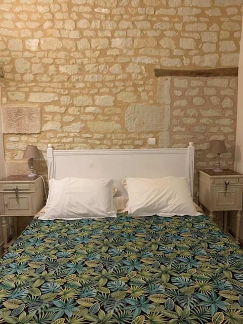 Basic Room | Soundproofing, free WiFi