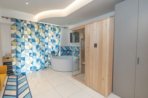 Luxury Studio Suite, Balcony, Sea View | In-room safe, desk, free WiFi