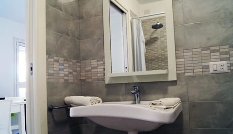 Superior Apartment, 1 Double Bed with Sofa bed | Bathroom | Shower, free toiletries, towels, soap