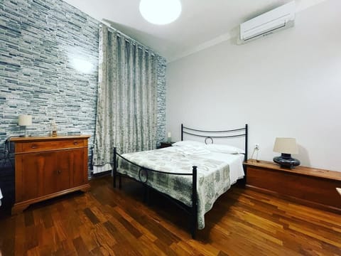 Premium bedding, in-room safe, individually decorated