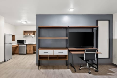 Desk, laptop workspace, free WiFi, bed sheets