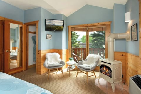 Egyptian cotton sheets, premium bedding, down comforters, in-room safe