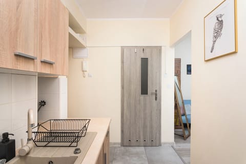 Standard Studio Suite | Private kitchenette | Fridge, oven, stovetop, cookware/dishes/utensils