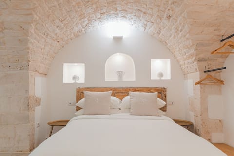 Luxury Studio Suite | Memory foam beds, free WiFi, bed sheets