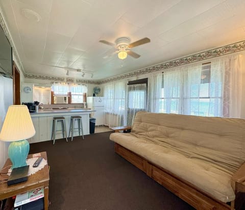 Cottage, Lake View | Iron/ironing board, free WiFi, bed sheets